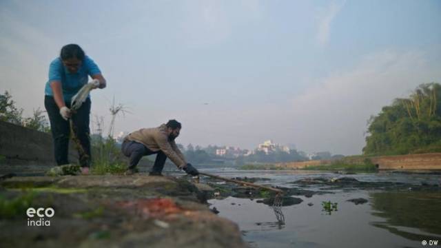Indien: Punes Flüsse sind verdreckt – Bürger machen sauber