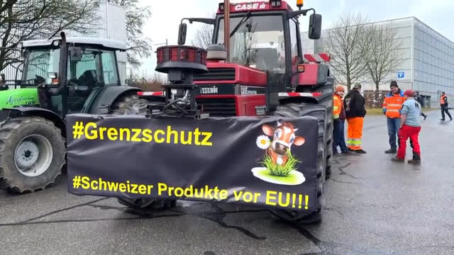 Milch-Schwemme: Bauern unter Druck