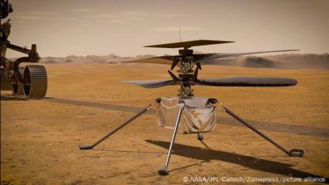 How did the Ingenuity helicopter fly on Mars?