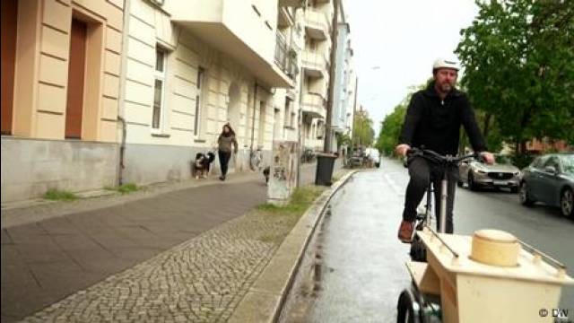 Berlin’s cycling undertaker changes funeral culture