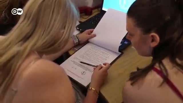 Wie man Desinformation und Fakenews erkennt