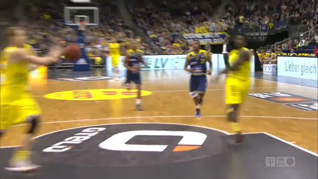 Play of the Game ALBA-Hagen: Giffey dunkt beim Comeback