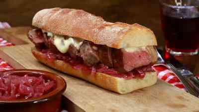 Steaksandwich mit Zwiebelmarmelade kostenlos streamen | dailyme