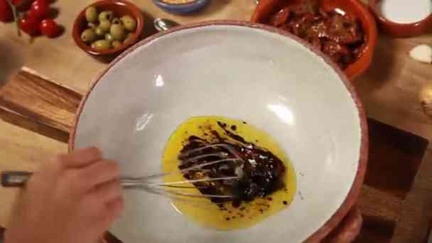 Italienischer Nudelsalat mit Rucola und getrockneten Tomaten kostenlos streamen | dailyme