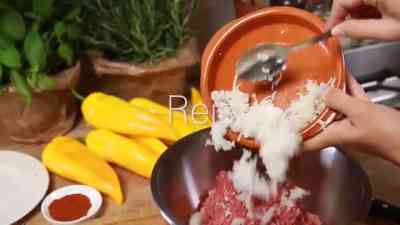Gefüllte Paprika nach Uroma Susanne kostenlos streamen | dailyme