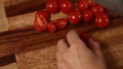 Schneller Quicheauflauf mit Pilzen, Kirschtomaten, Feta und Rucola  kostenlos streamen | dailyme