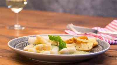 Spargel in Basilikum Spargel Sauce kostenlos streamen | dailyme