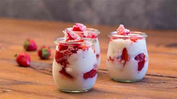 Erdbeer Kokos Dessert kostenlos streamen | dailyme