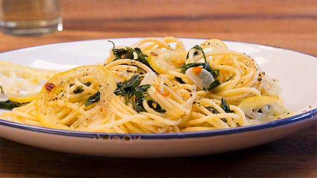 Spaghetti aglio olio e peperoncino