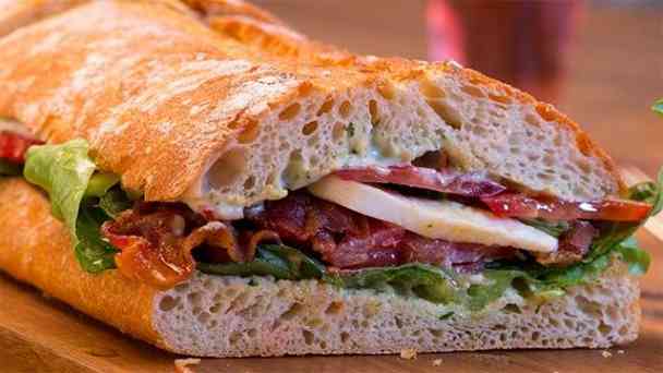Caprese Bacon Ciabatta Sandwich kostenlos streamen | dailyme