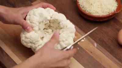 Low Carb Pizzaboden aus Blumenkohl kostenlos streamen | dailyme