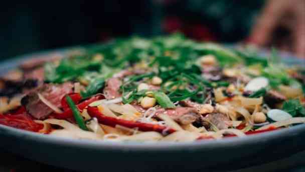 Mimilicious - Asiatischer Salat mit Steak kostenlos streamen | dailyme