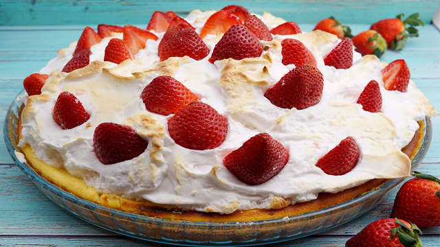 Martina Hohenlohe - Cheesecake mit Erdbeeren und Baiser