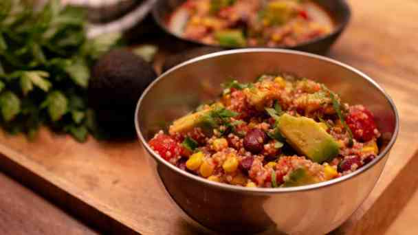 Let's Cook - Meal Prep Rezept für heiße Tage! Quinoa-Salat Bowl kostenlos streamen | dailyme