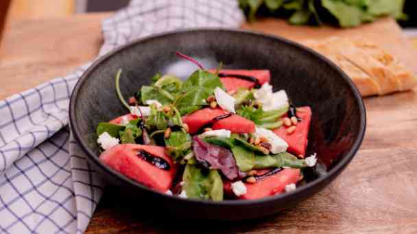 Let's Cook - Wassermelonen Salat mit Feta kostenlos streamen | dailyme
