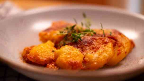 Let's Cook - Kartoffelauflauf mit gerösteter Paprikasauce kostenlos streamen | dailyme