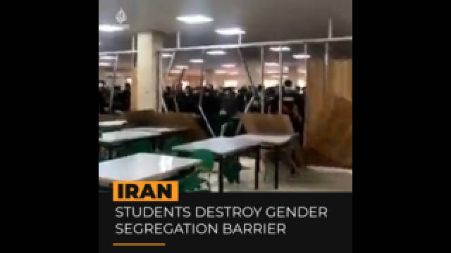 Students in Iran tear down gender segregation barrier