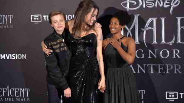 Angelina Jolie revela que dos de sus hijas fueron operadas recientemente kostenlos streamen | dailyme