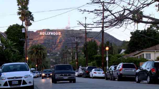 Hollywood comienza a cerrar en medio de temores de virus kostenlos streamen | dailyme