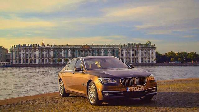 BMW 750i - Die sportliche Luxuslimousine aus Munchen