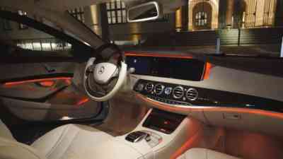 Cruising with the Mercedes S-Class at night kostenlos streamen | dailyme