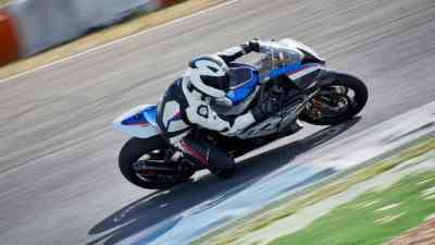 BMW HP4 Race - ein waschechtes Renn-Bike kostenlos streamen | dailyme