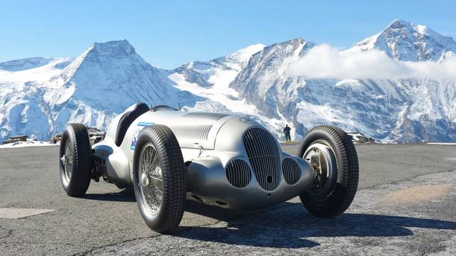 Jochen Mass im Mercedes W125 Silberpfeil am Großglockner