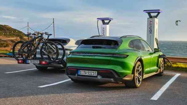Schnellster Elektro-Sportkombi der Welt: Porsche Taycan Cross Turismo Turbo S kostenlos streamen | dailyme