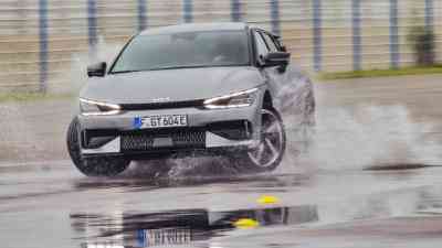 Der große Fun-Test: Verbrenner vs. Elektro | KIA Stinger GT vs. KIA EV6 GT kostenlos streamen | dailyme