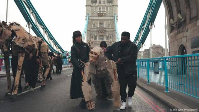 Wilde Tiere auf der Flucht? Die Kunstaktion „The Herds“