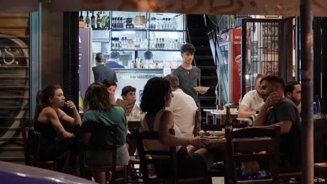 Griechische Gastlichkeit im traditionellen Kafenion