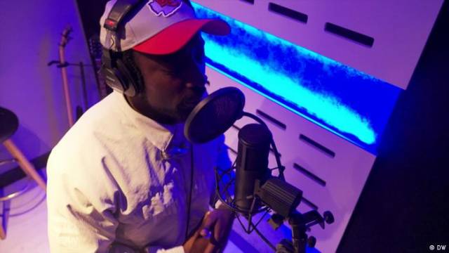 Ein Rapper, der griechische und ghanaische Kultur vereint