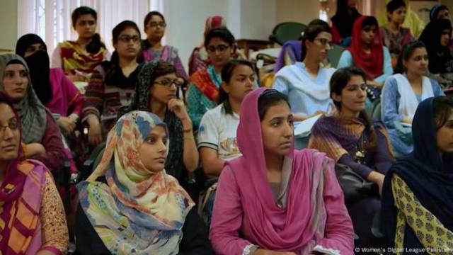 Pakistans Frauen kämpfen um Zugang zum Arbeitsmarkt