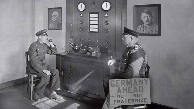 Erkenne deinen Feind - Frank Capra´s Here is Germany